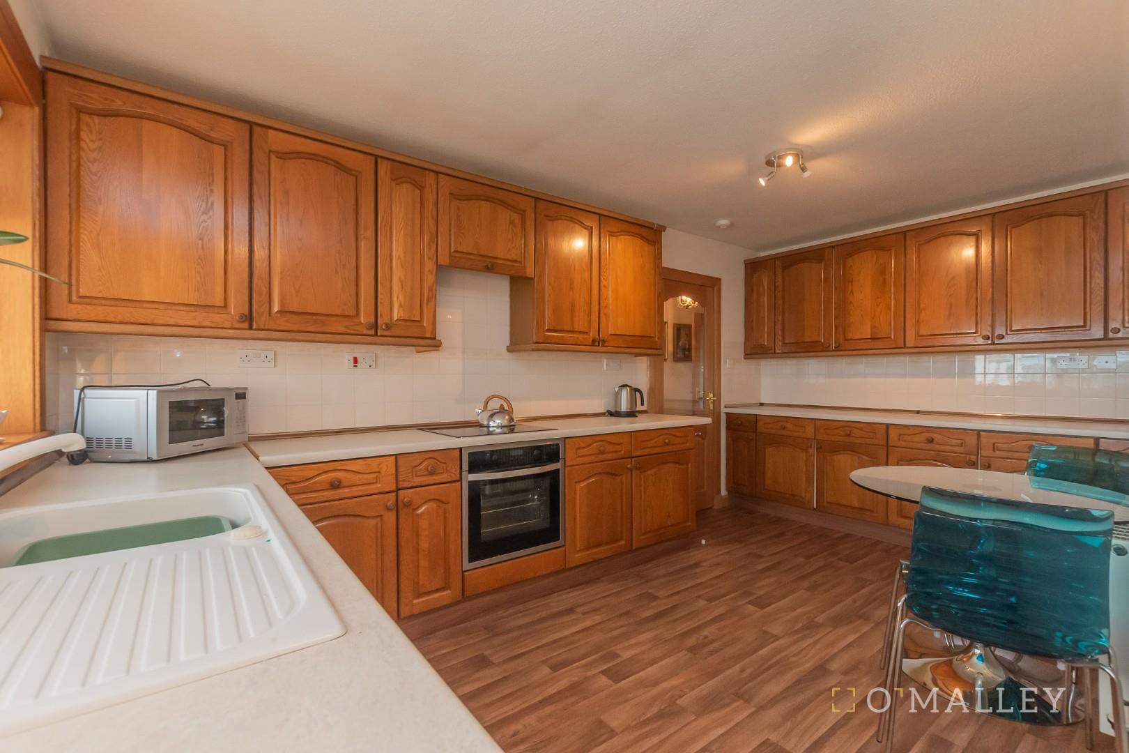 16. Kitchen 4.jpg